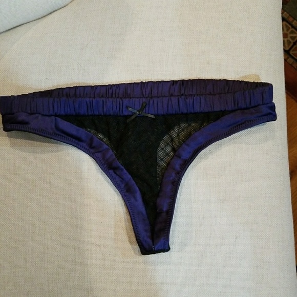 KIKI DE MONTPARNASSE Thongs exquisite soft lace